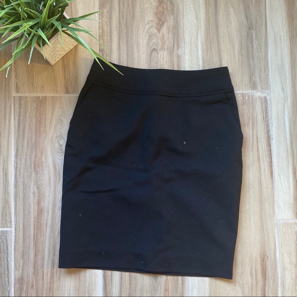 H&M Black Pencil Skirt • Size 4